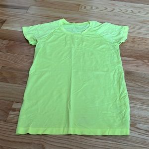 Lululemon swiftly tech short sleeve size 8